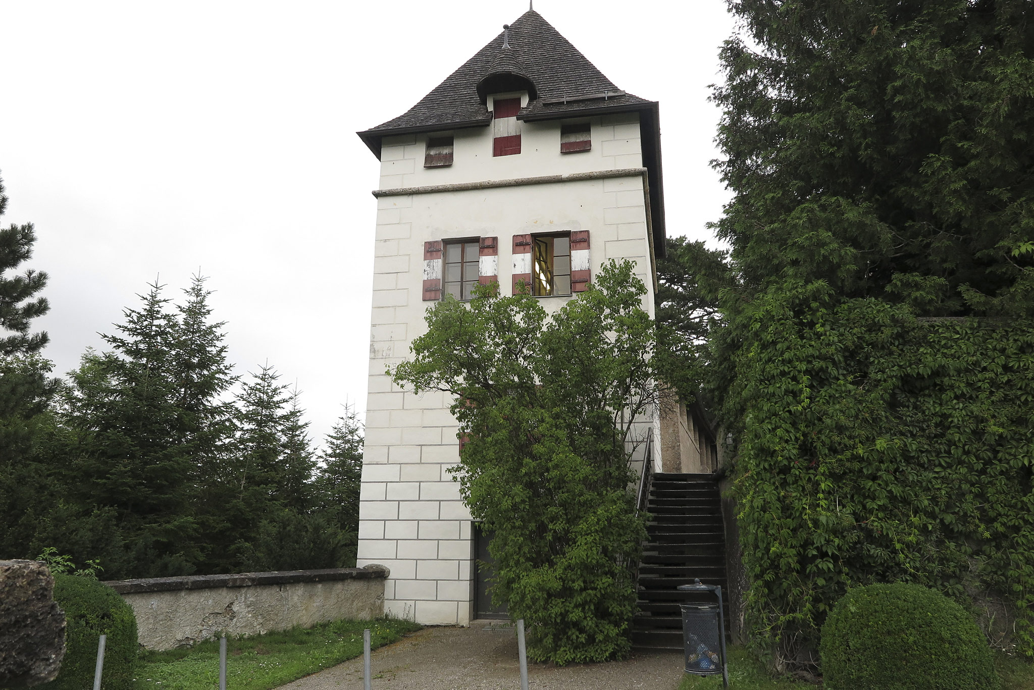 Schloss Ambras, Innsbruck (Photo license: CC BY-NC 2.0)